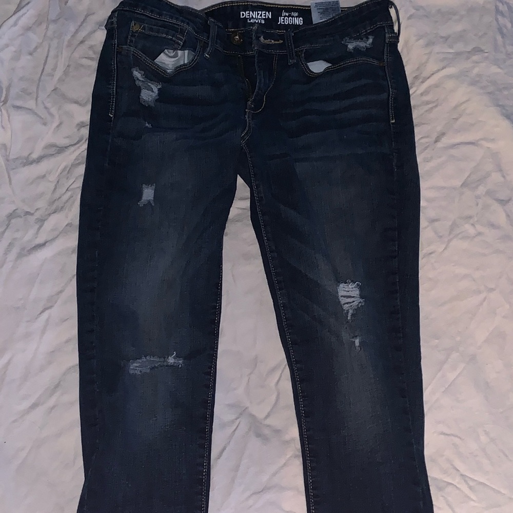 Dark blue low rise Levi jean jeggings